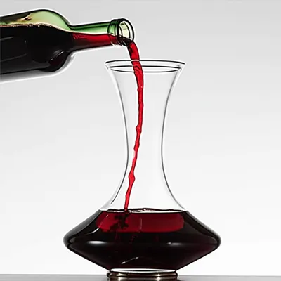 Illustration decanted