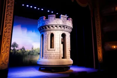 Illustration revolves - Image 1