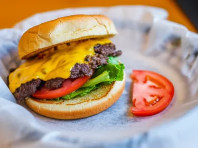 Illustration hold - Image 1