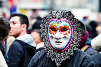 Illustration masqueraded - Image 1