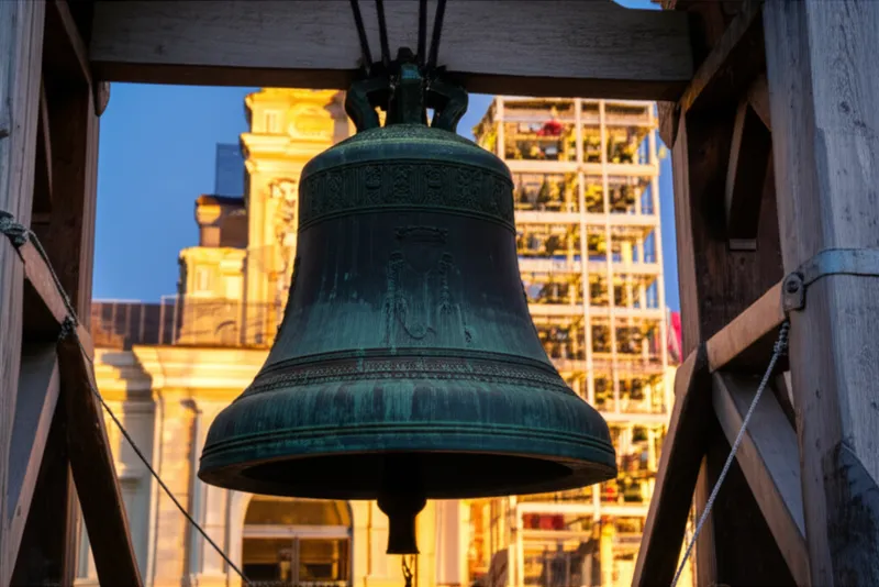 Визуальная иллюстрация bourdon: Большой колокол низкого тона - Изображение 1