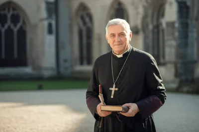 Hình ảnh minh họa abbe - Ảnh 1