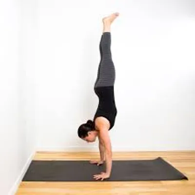 Illustration handstand - Image 2