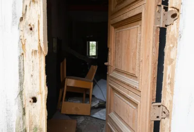 Illustration unhinged - Image 1