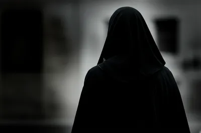 Illustration hooded - Image 1