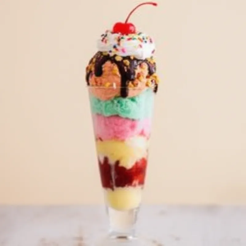 Illustration visuelle du mot « sundae » - Une glace à la coupe