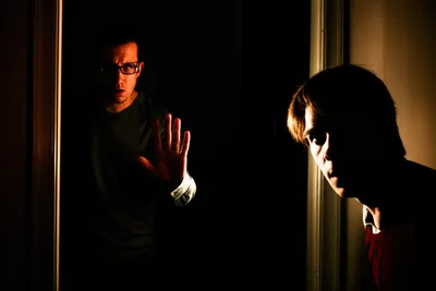 Illustration suspecting - Image 1