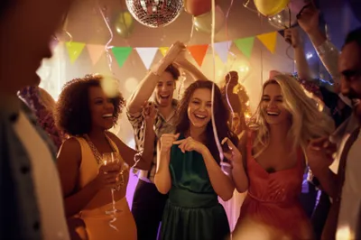 Illustration kicking - Image 1