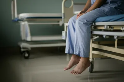 Illustration dangling - Image 1