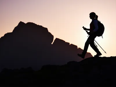 توضيح مرئي للكلمة "hikers" - متنزه، رحالة