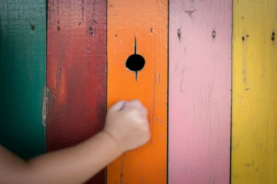 Illustration knocked - Image 1