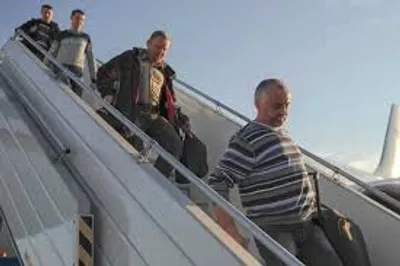 Illustration disembark - Image 2