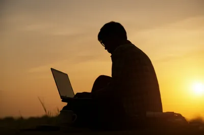 Illustration cracker - Image 1