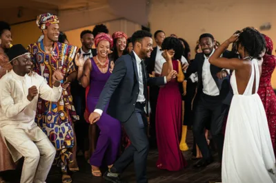 Illustration mingling - Image 1