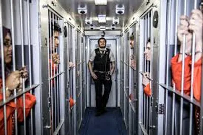 Illustration prison - Image 2