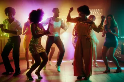 Illustration hustle - Image 1