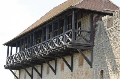 Illustration hoarding - Image 1