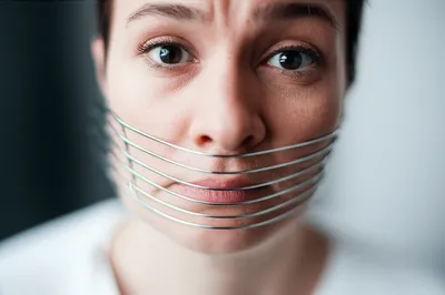 Illustration muzzled - Image 1