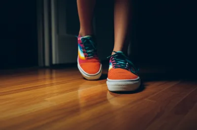 Illustration sneaks - Image 1