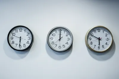 Illustration synchronized - Image 1