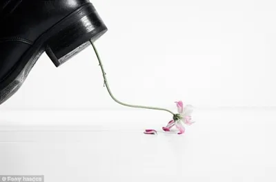 Illustration trampling - Image 1