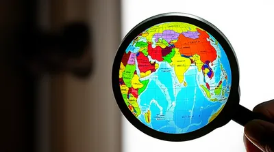 Illustration spying - Image 1