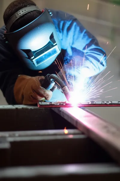 Illustration welders - Image 3