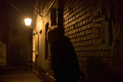 Illustration lurks - Image 1