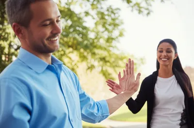 Illustration saluting - Image 1