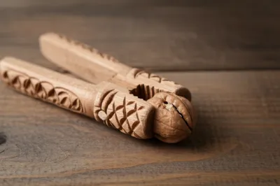 Illustration cracker - Image 1