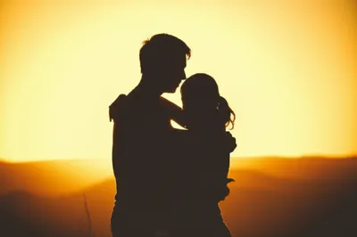 Illustration hugging - Image 1