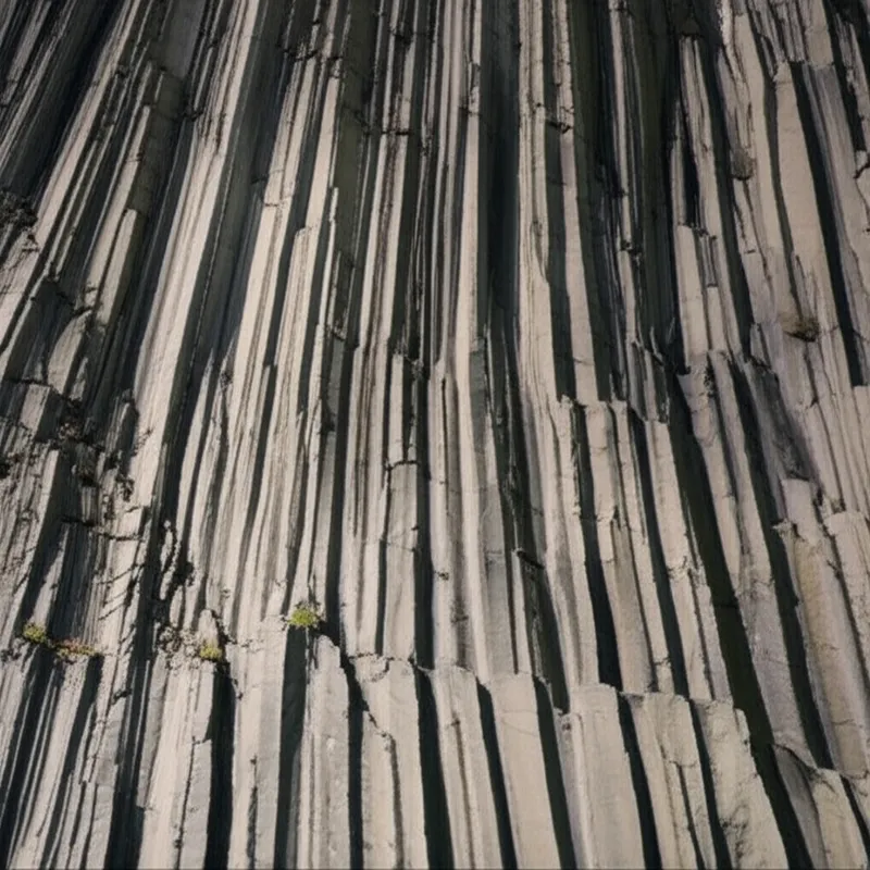 Illustration visuelle du mot « cliff » - Falaise, escarpement