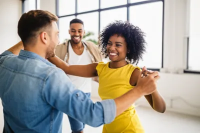 Illustration swingers - Image 1