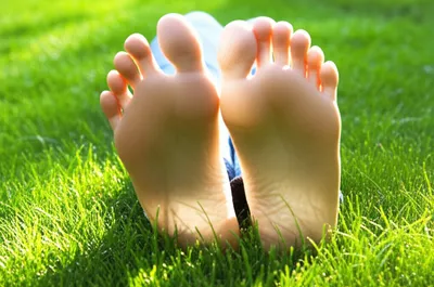 Illustration barefoot - Image 1