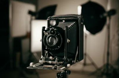 Illustration bellows - Image 1