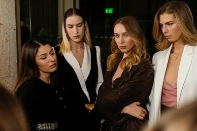 Illustration bitches - Image 1