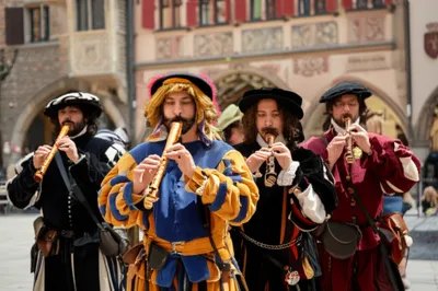 Illustration wait - Image 1