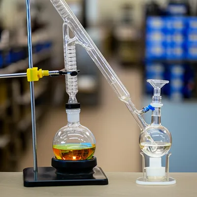 Illustration distill - Image 1