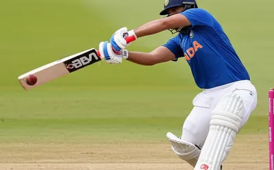 Illustration gloved - Image 1