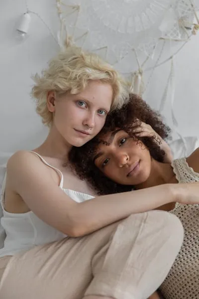 Illustration biracial - Image 2