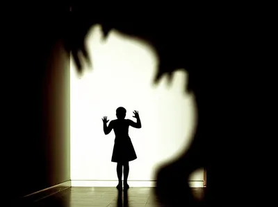 Illustration intimidated - Image 1