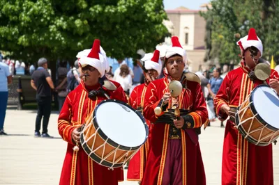 Illustration bands - Image 1