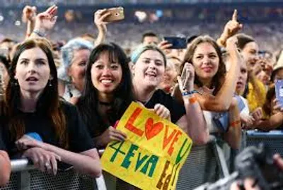 Illustration spectator - Image 2