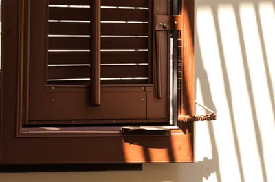 Illustration shutter