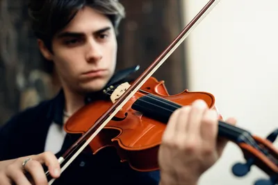 Illustration chinned - Image 1