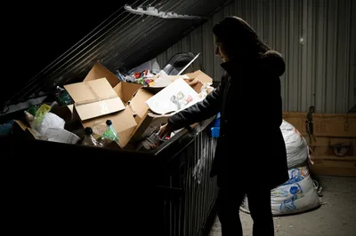 Illustration trashing - Image 1