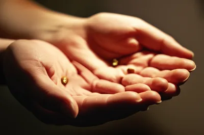 Illustration held - Image 1