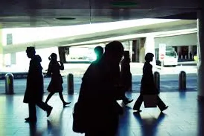 Illustration passerby - Image 2