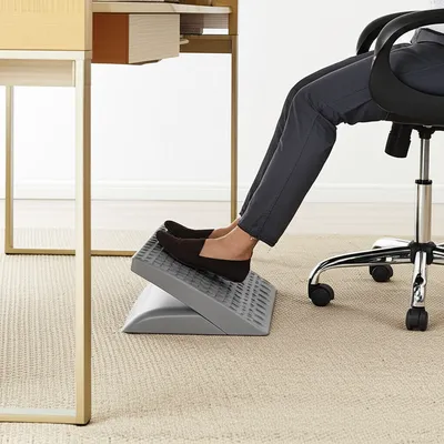 Illustration footrests