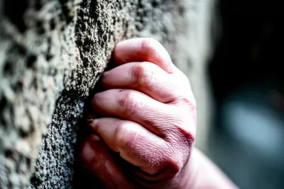 Illustration gritted - Image 1